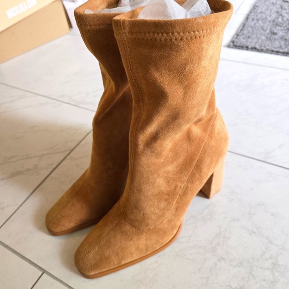 Miss Lola Milano Square Heel Boots In Nude Size 6.5 - Picture 1 of 16